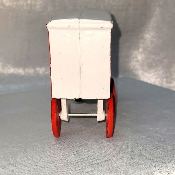 Vintage Cast Iron Fresh Milk Wagon with Horse and Milkman. - Picture 6 of 14